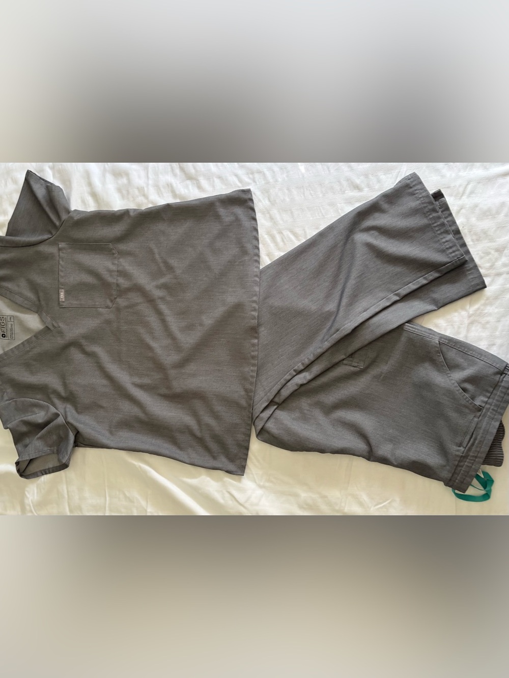 Figs set pants interchangeable